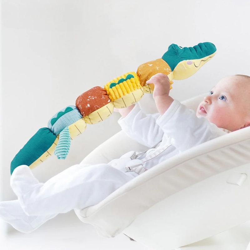 Chocalho de pelúcia sensorial e crocodilo musicalChocalho de pelúcia sensorial e crocodilo musicalChocalho de pelúcia sensorial e crocodilo musicalv